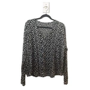 🌻 Chic Leopard Print V-Neck Sweater